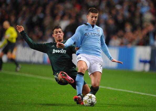 英联杯前瞻：曼城面临多线作战困扰，小蜜蜂曾赛季双杀蓝月（英联杯前瞻：曼城多线征战承压，小蜜蜂曾赛季双杀蓝月）