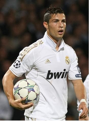 2板6助2抢，三分9中7 一己之力下起三分雨