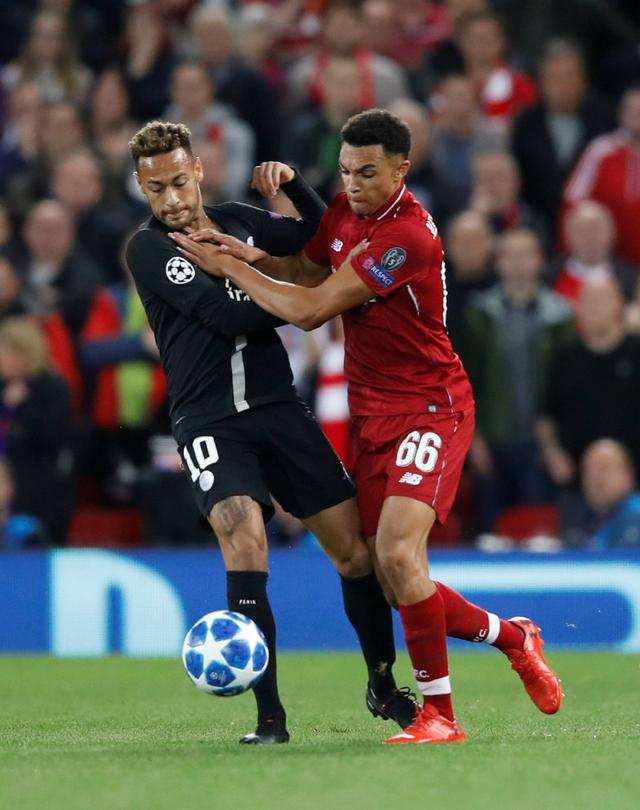 南安普顿不敌普雷斯顿后，后卫内森-伍德与本队球迷发生口角