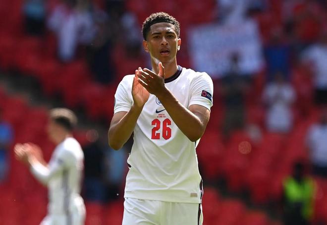 那个拥抱是整场最温暖的画面