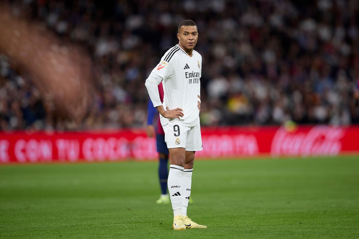 英超历史单一球员对同一球队全败纪录：莱诺对曼城13场全败第3