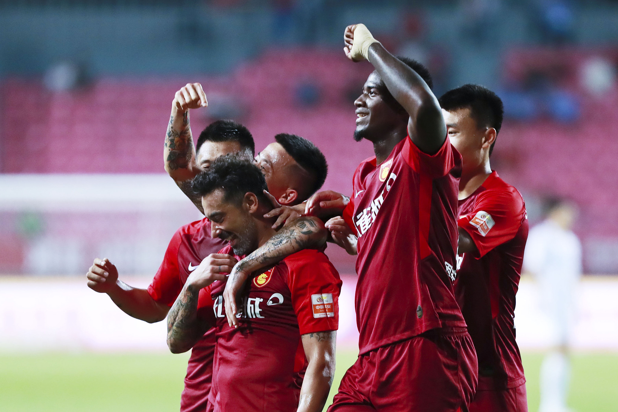 海港vs首尔：2外援PK4外援，蒯纪闻、张琳芃先发，林加德出战