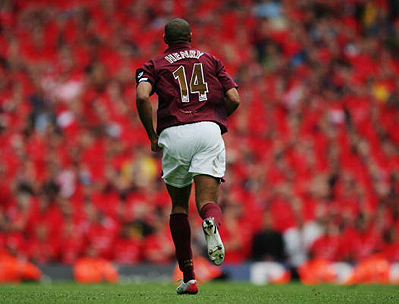 两人传接球，第三人要动 国际米兰这场比赛中有大量的“第三人动” 战术视角