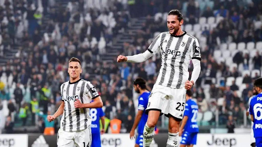 一日意甲动向：国米大胜科莫晋级榜首，米兰中锋实在是太令人发愁（意甲今日速递：国米横扫科莫登顶榜首，米兰中锋难题令人头疼）