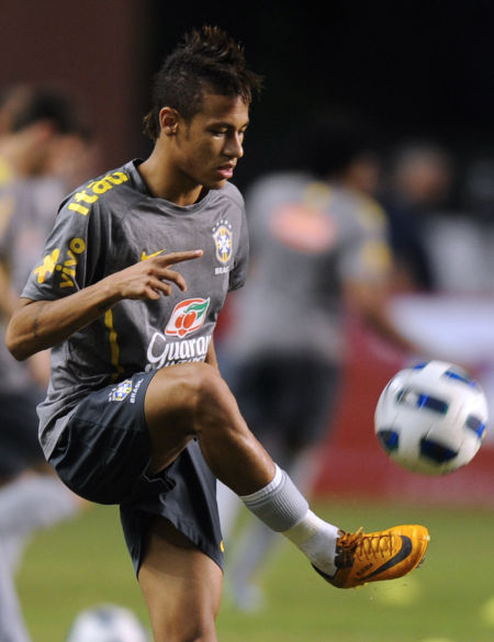 桑德兰主帅勒布里斯否认有意莱比锡前锋奥蓬达：这是假新闻