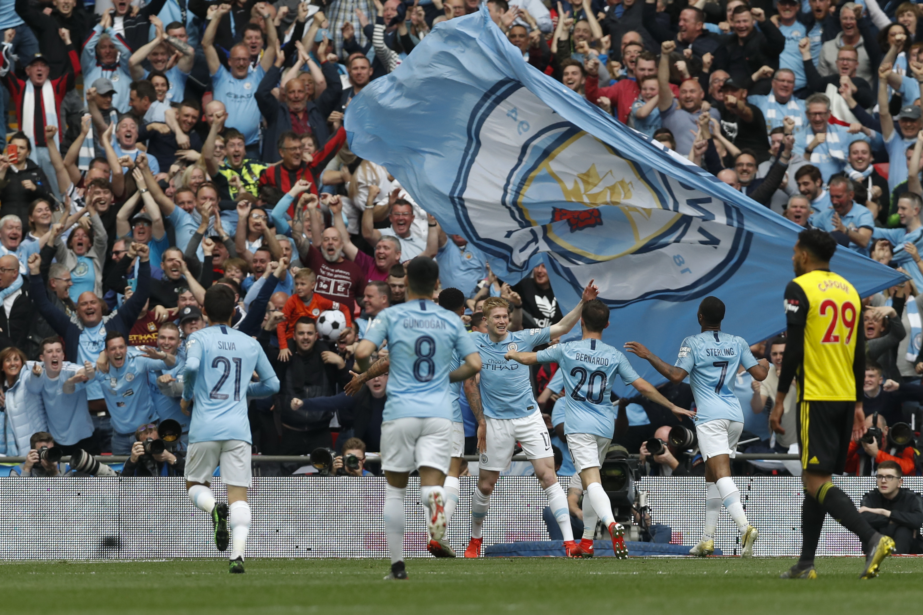 斯洛伐克主帅：意大利拿过六连胜却要去附加赛，这太荒谬了