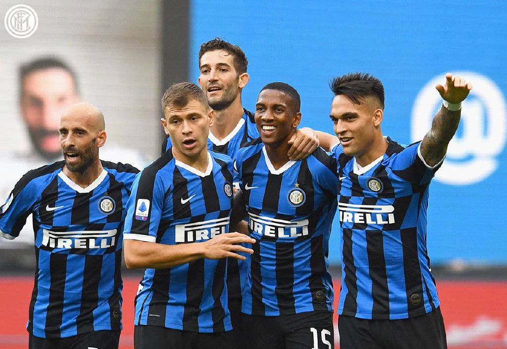 共和报：德佬对孔蒂的执教表现极为满意，想与其续约至2029年（共和报：德劳伦蒂斯高度认可孔蒂执教，计划将合同续至2029年）