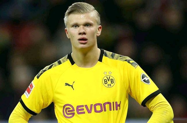 足球英超豪门逆转取胜，主帅赛后握拳怒吼