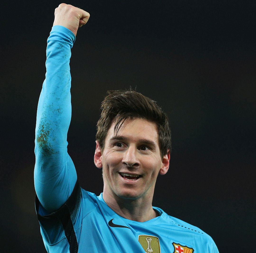 官方：伊布17岁次子文森特与米兰签下生涯首份职业球员合同（米兰官宣：伊布17岁次子文森特签下职业生涯首份合同）