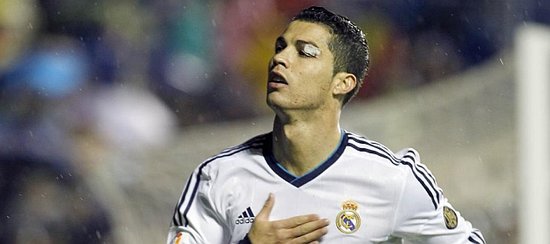 内蒙古额尔古纳初冬银装素裹，金雕翱翔雪原尽显苍穹之王风范