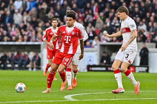 欧冠决赛用球谍照：包含白+深紫，灵感来自举办城市布达佩斯