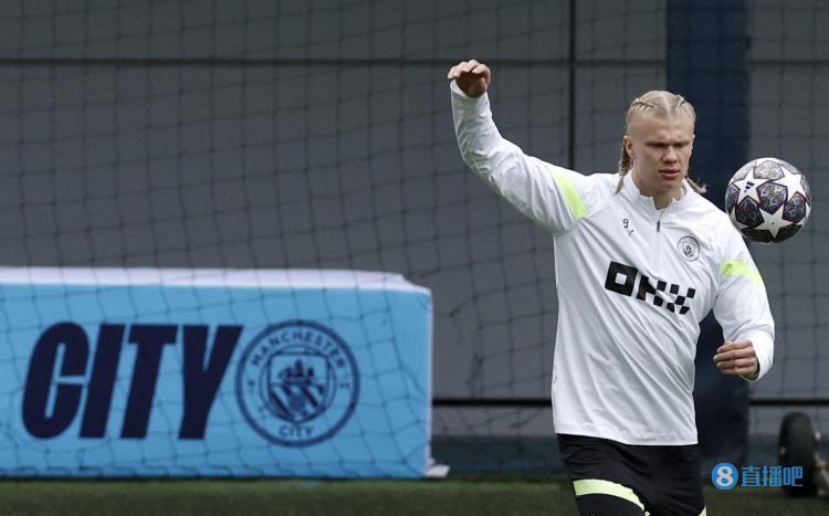 率队晋级美职联1／4决赛后，梅西现场观看儿子训练