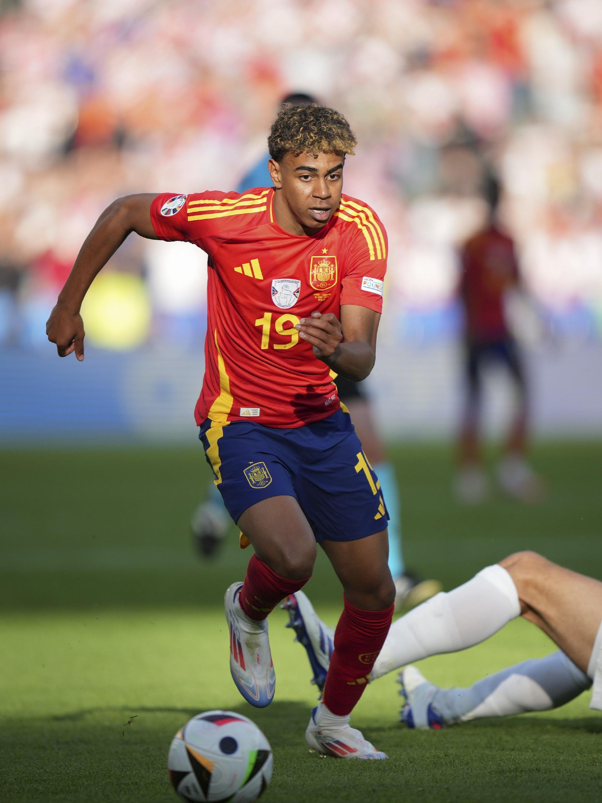 FC首尔官方：我们向球迷致歉，亚冠战绩低迷理应接受批评（FC首尔发布声明：就亚冠表现不佳向球迷致歉，坦承应当接受批评）