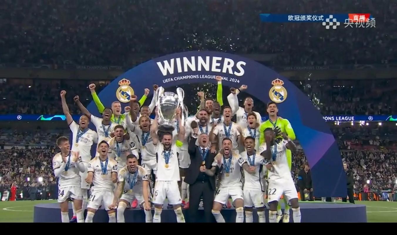 记者：兰克尔踢成都前夜溜去深圳见女友，次日回来裤裆有血