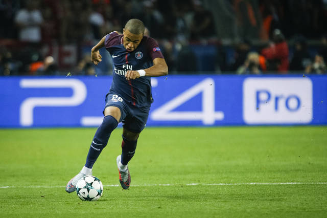 中超比赛亮点：上海海港绝杀山东泰山,（中超焦点战：上海海港补时绝杀山东泰山）