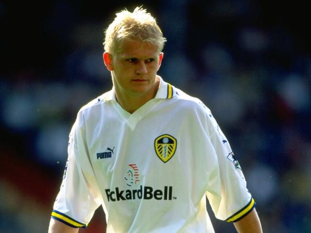 马菲奥向镜头做5比2手势 嘲讽皇马5比2不敌巴萨（马菲奥对镜比出5-2手势，讥讽皇马5-2不敌巴萨）